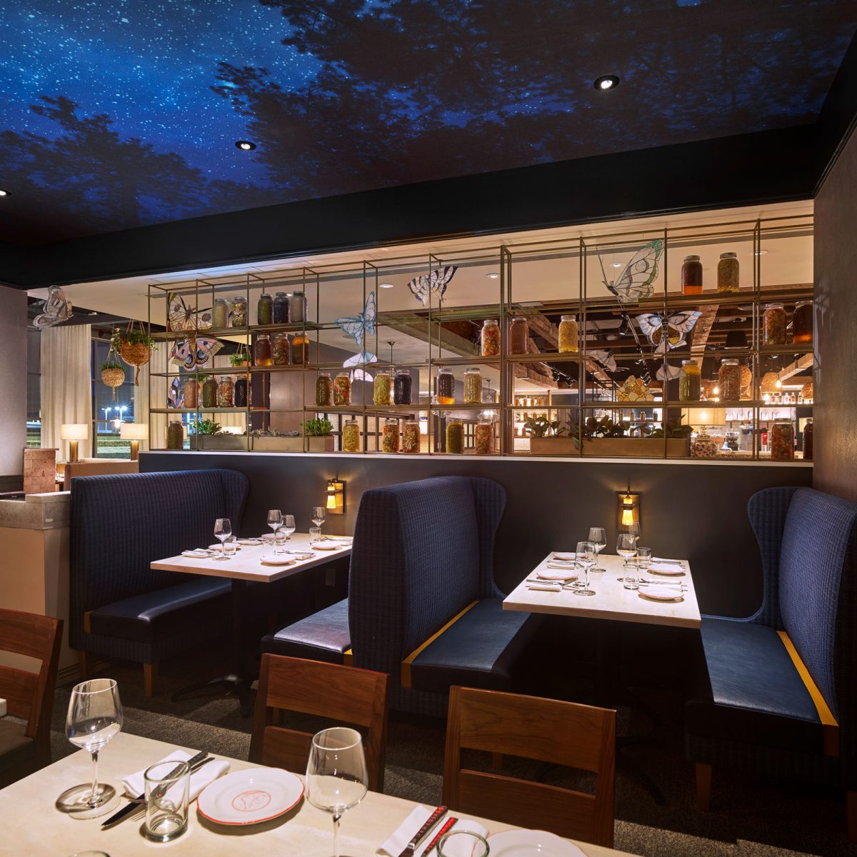 places to eat with a large group, large group dinner near me, restaurants for big groups