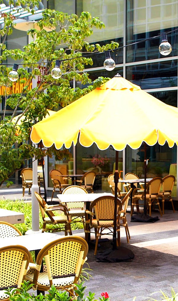 Outdoor dining in Reston