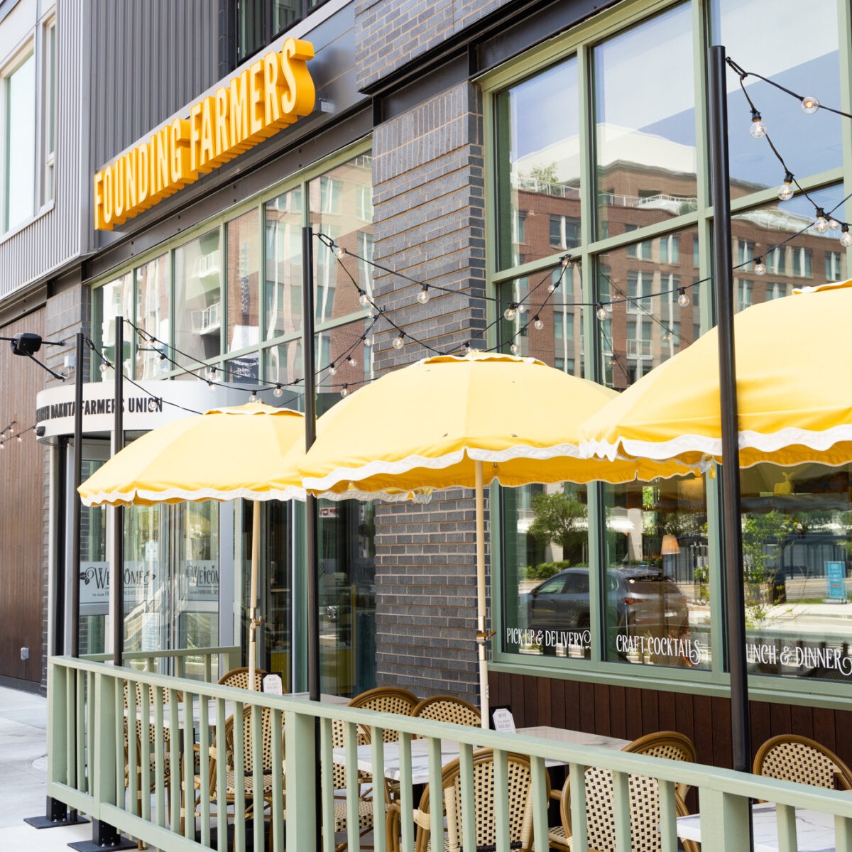 Outdoor dining at Founding Farmers Alexandria in Virginia